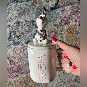 ❤️💚Ho Ho Ho mug with Olaf top! 💚❤️